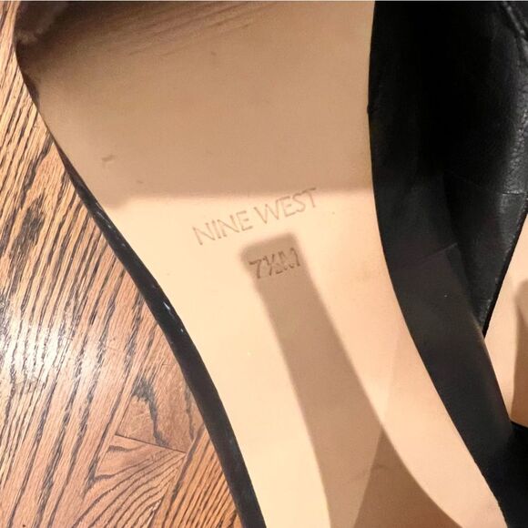 Nine West Rocha black leather almond toe slip on platform heels size 7.5 pumps - Picture 4 of 16